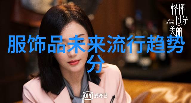 一手长的白色羽绒服达配什么打底颜色的毛衣